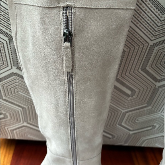 EUC Ladies suede boots - Picture 3 of 12